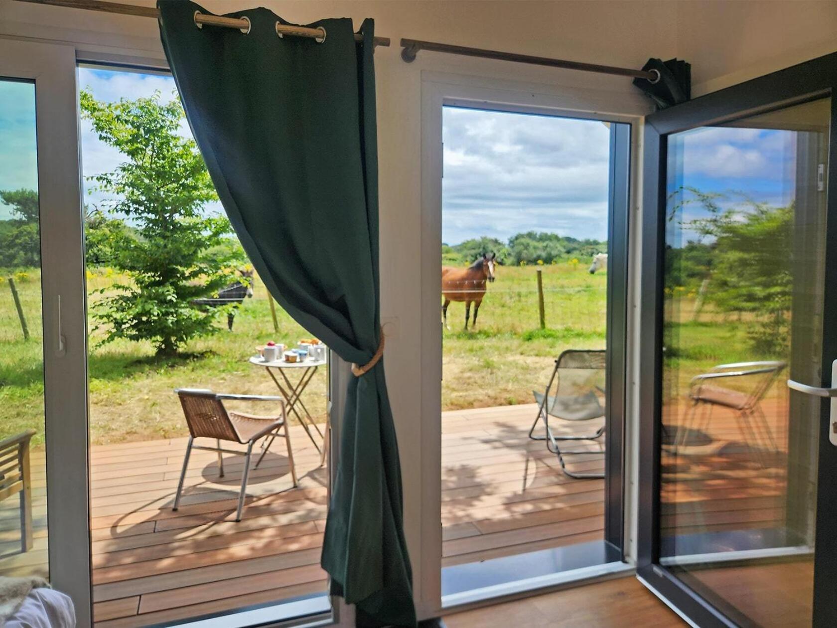 Gites & Tiny Houses Les Hauts De Toulvern Baden Quarto foto