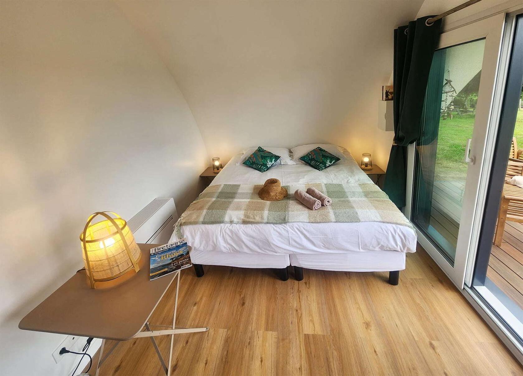 Gites & Tiny Houses Les Hauts De Toulvern Baden Quarto foto